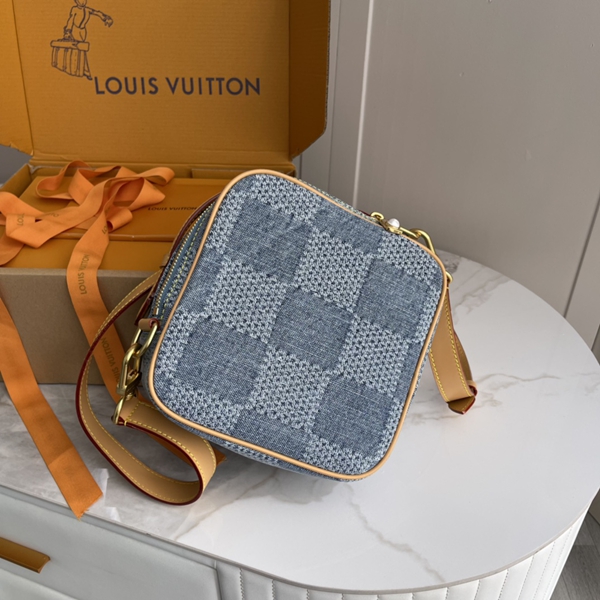 ルイヴィトンバッグ側面デザイン